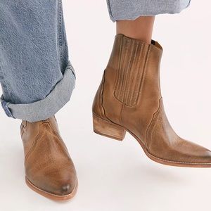 New frontier Chelsea boots